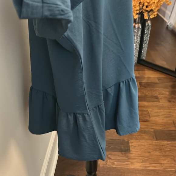 NWOT. Woman’s round neckline blouse with 3/4 length sleeves & ruffle hemline. - Picture 7 of 10